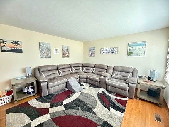 4th image of 112 Ragan St