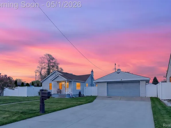 677 Lindbergh St, Wyandotte, MI 48192