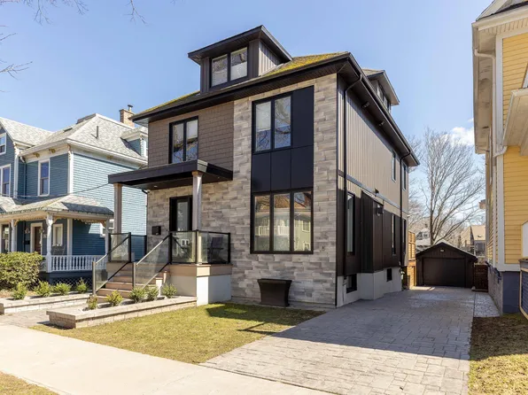 1629 Vernon St, Halifax, NS B3H 3M9