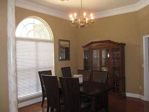 2nd image of 4941 Crosshill Ln