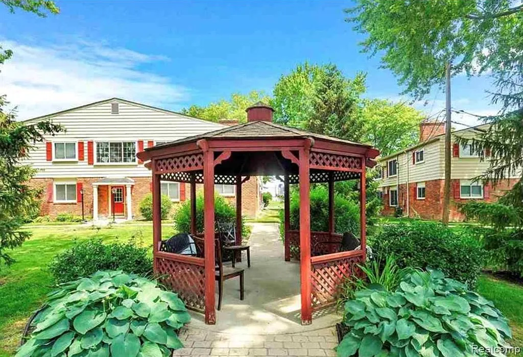 2 bed, 1.0 bath, 943 sqft, $1,250 — Photo 4