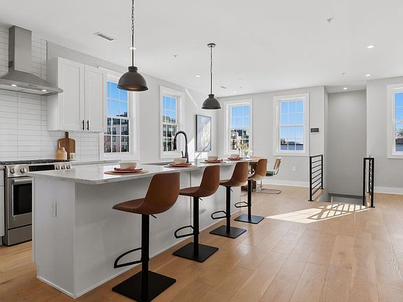 5th image of 716 Kearny St NE #5