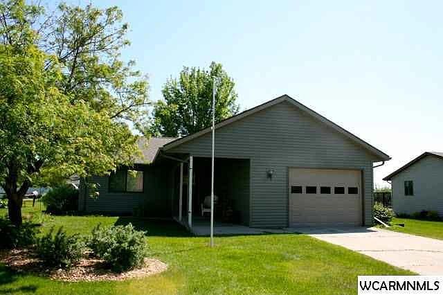 1st image of 703 W Oak Ave