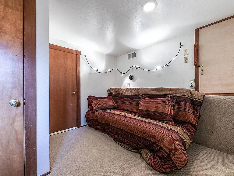 4040 Zermatt Rd — Photo 25