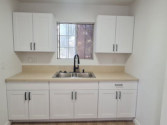 4th image of 1527 E 22nd St #1B-1BA-850SQFT