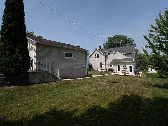 3rd image of 309 Clay St