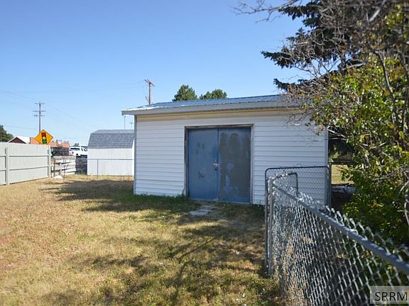 5th image of 260 S Maurine Dr