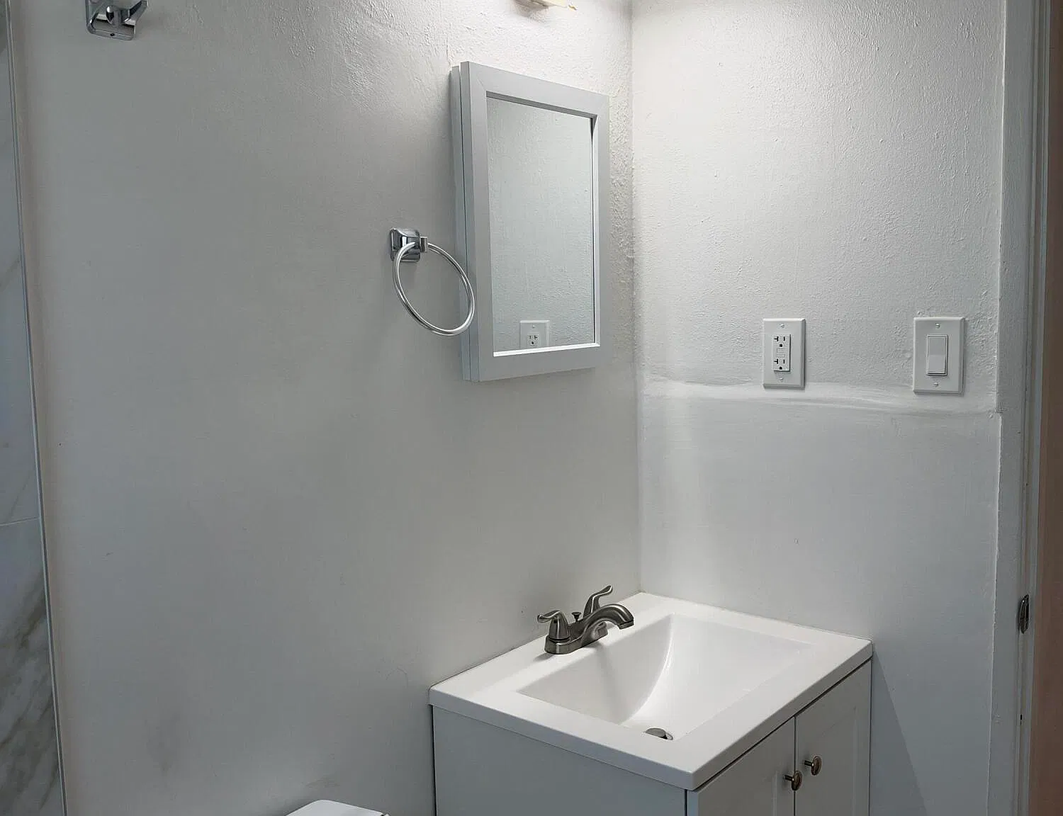 2 bed, 1.0 bath, 848 sqft, $2,500 — Photo 3