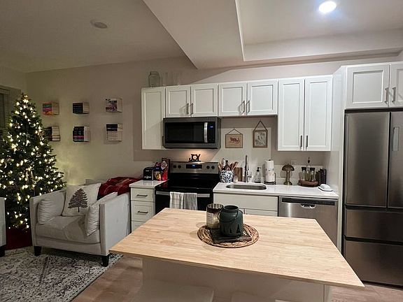 3rd image of 2 Thomas St #101