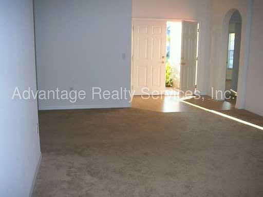 4th image of 30853 Bridgegate Dr