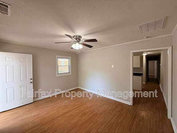 4th image of 2418 Owen St #A