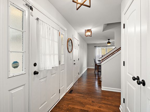 4th image of 722 Warbler Ln
