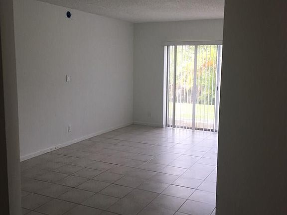 5th image of 9925 Twin Lakes Dr