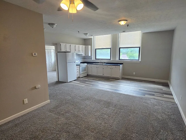 Come Home to Peterson Square Apartments — Photo 14