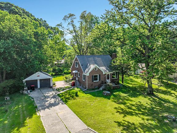 3rd image of 23158 Ranch Hill Dr E
