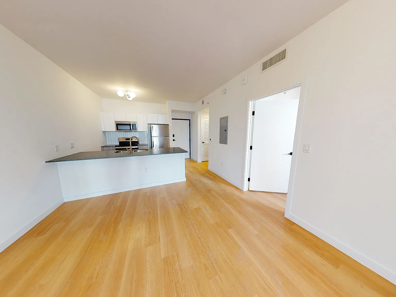 1 bed, 670 sqft, $2,099 — Photo 4