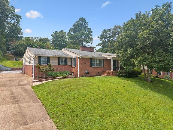 3rd image of 817 Belvoir Hills Dr