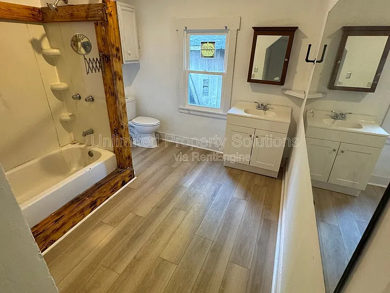 317 Queen St — Photo 15