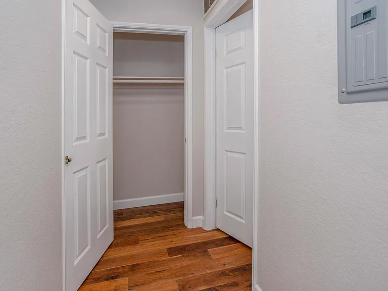 460 Oak St — Photo 12