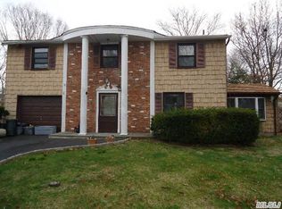 11 Newport Ave, Selden, NY 11784
