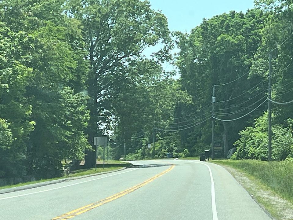 2nd image of 1472 North Rd