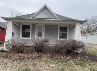 1041 SW Plass Ave, Topeka, KS 66604