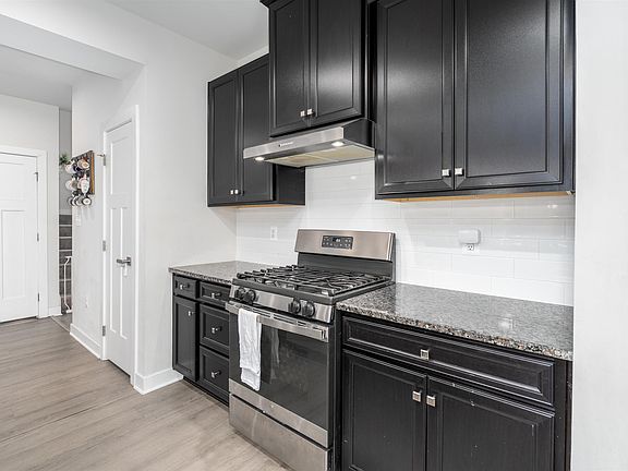 4th image of 142 Island Hill Rd
