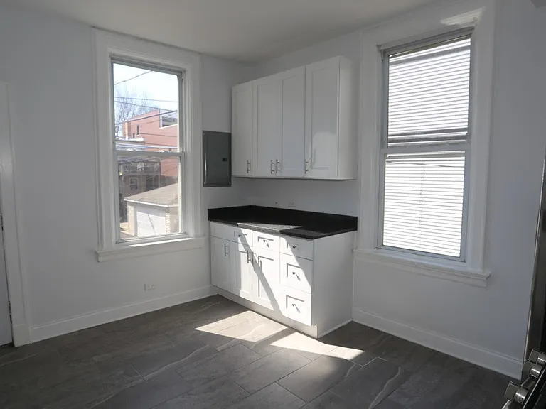 3316 N Southport Ave #2 — Photo 4