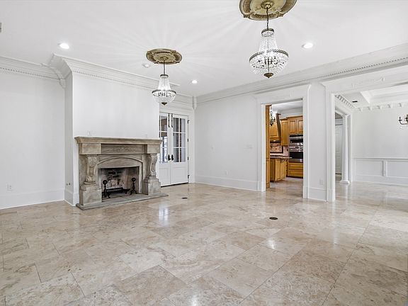 5th image of 926 Crown Aly