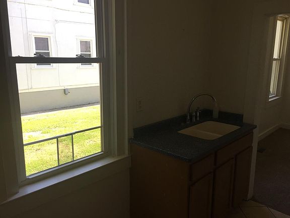 4th image of 118 W 38th St #A