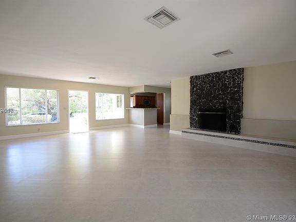 4th image of 601 N 12th Ave #0
