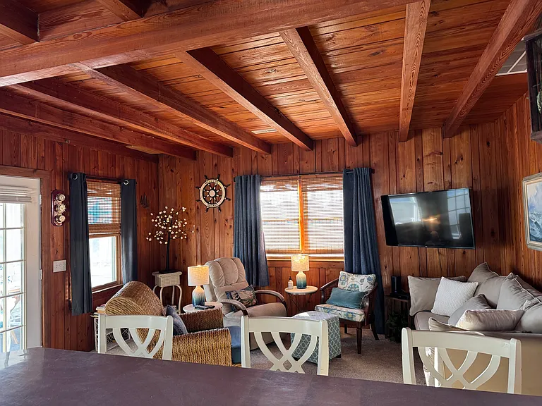 3624 W Beach Dr — Photo 5