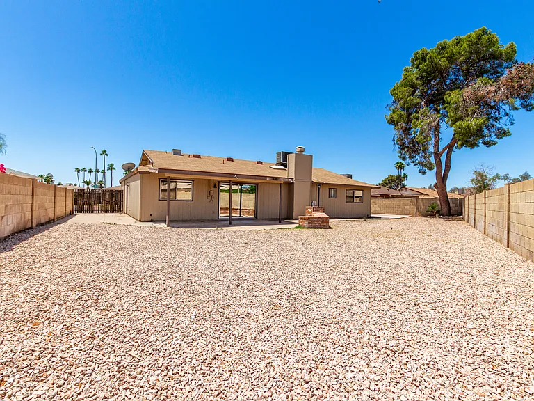 2324 E Palmcroft Dr — Photo 22