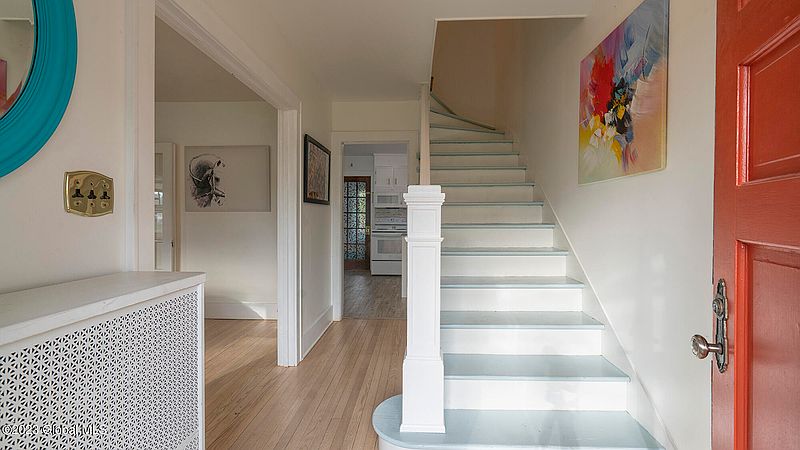 2nd image of 6 Weaver Avenue