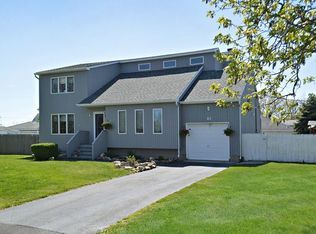 82 Pine Tree Dr, Shirley, NY 11967