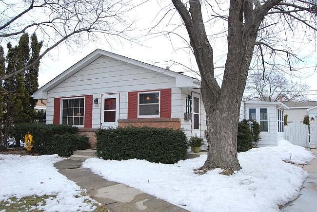 1st image of 5510 N Iroquois Ave