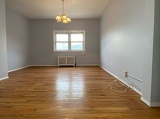 25-50 22nd St #2F, Astoria, NY 11102