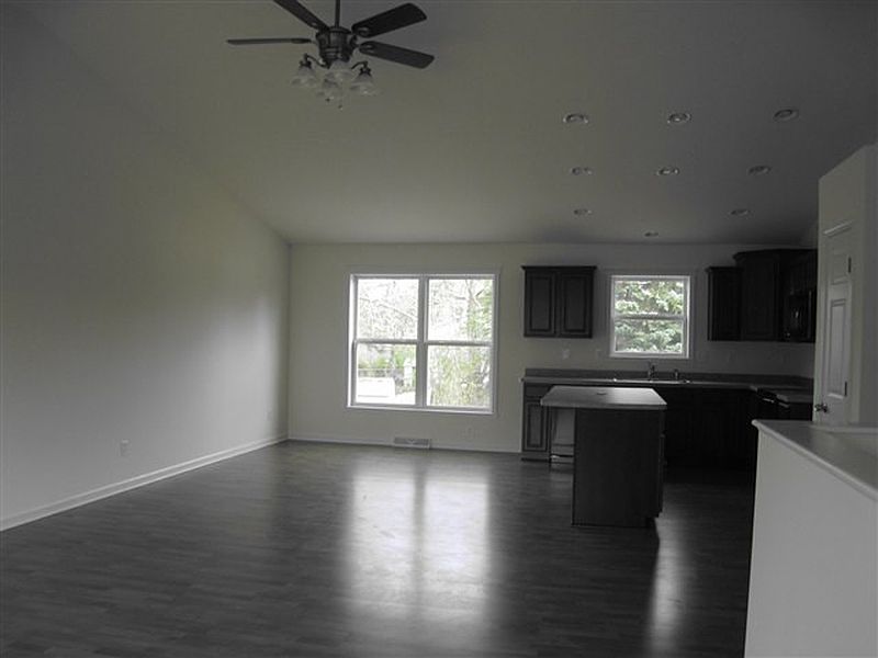 5th image of 8 FIDDLERS Lane