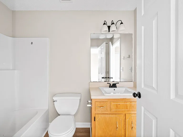 704 Shetland Dr — Photo 18