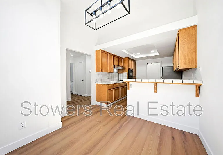2033 Raphael Ct — Photo 26