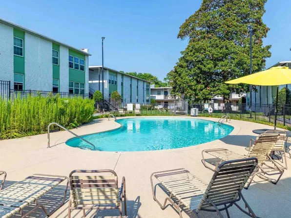 Chateau Apartments - Newly Renovated 1, 2 & 3-Bedrooms at 24th & Hillsboro Village