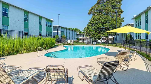 Chateau Apts Photo 1