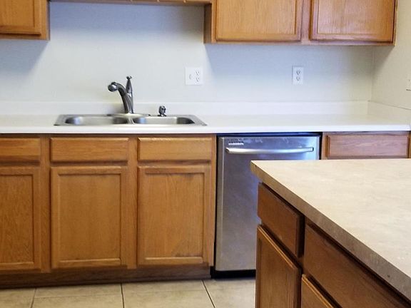 5th image of 13430 W Young St
