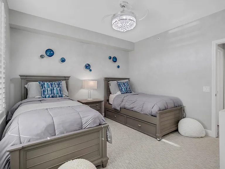 420 Cove Tower Dr #802 — Photo 23