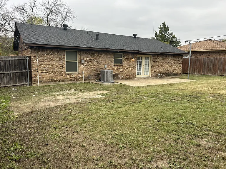 1105 Saturn Dr — Photo 9