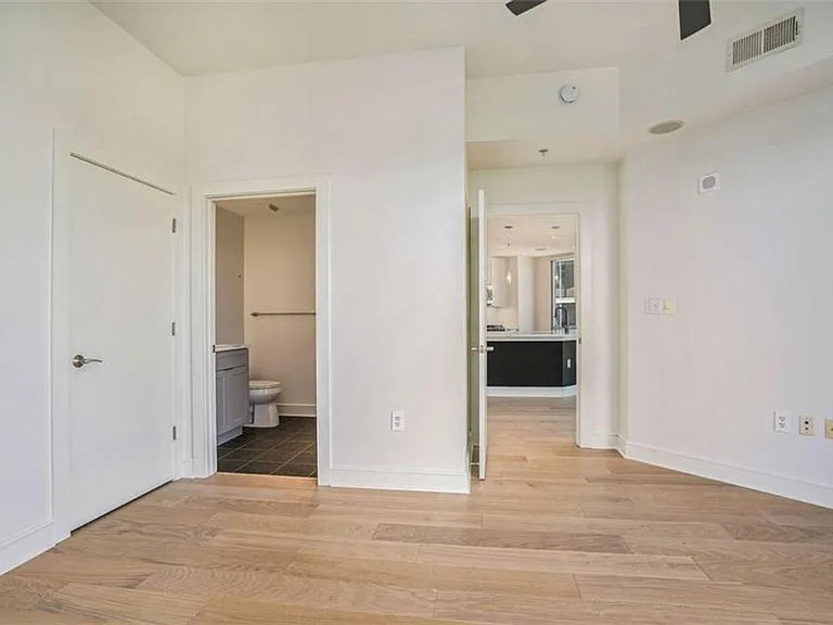 222 12th St NE #1107 — Photo 23