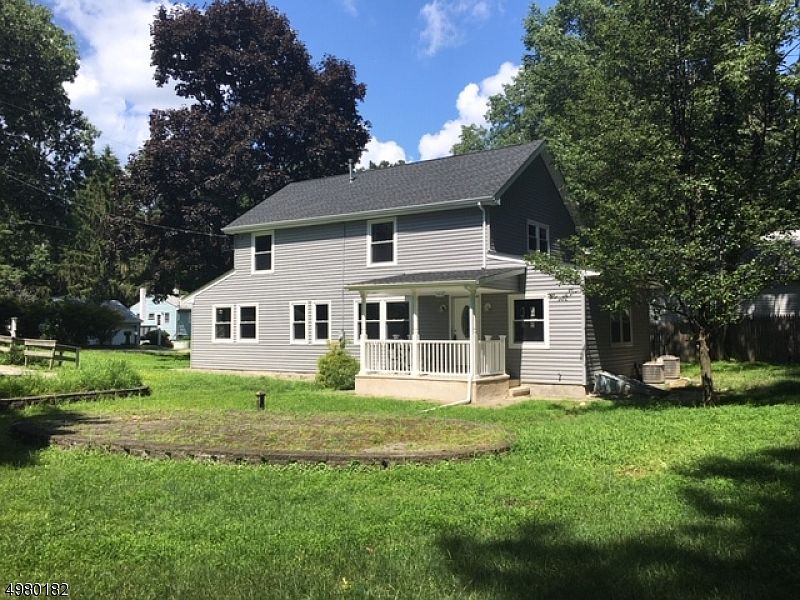 1st image of 14 Mountainside Dr