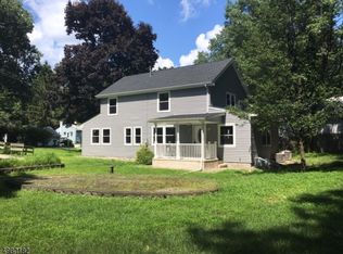14 Mountainside Dr, Newton, NJ 07860
