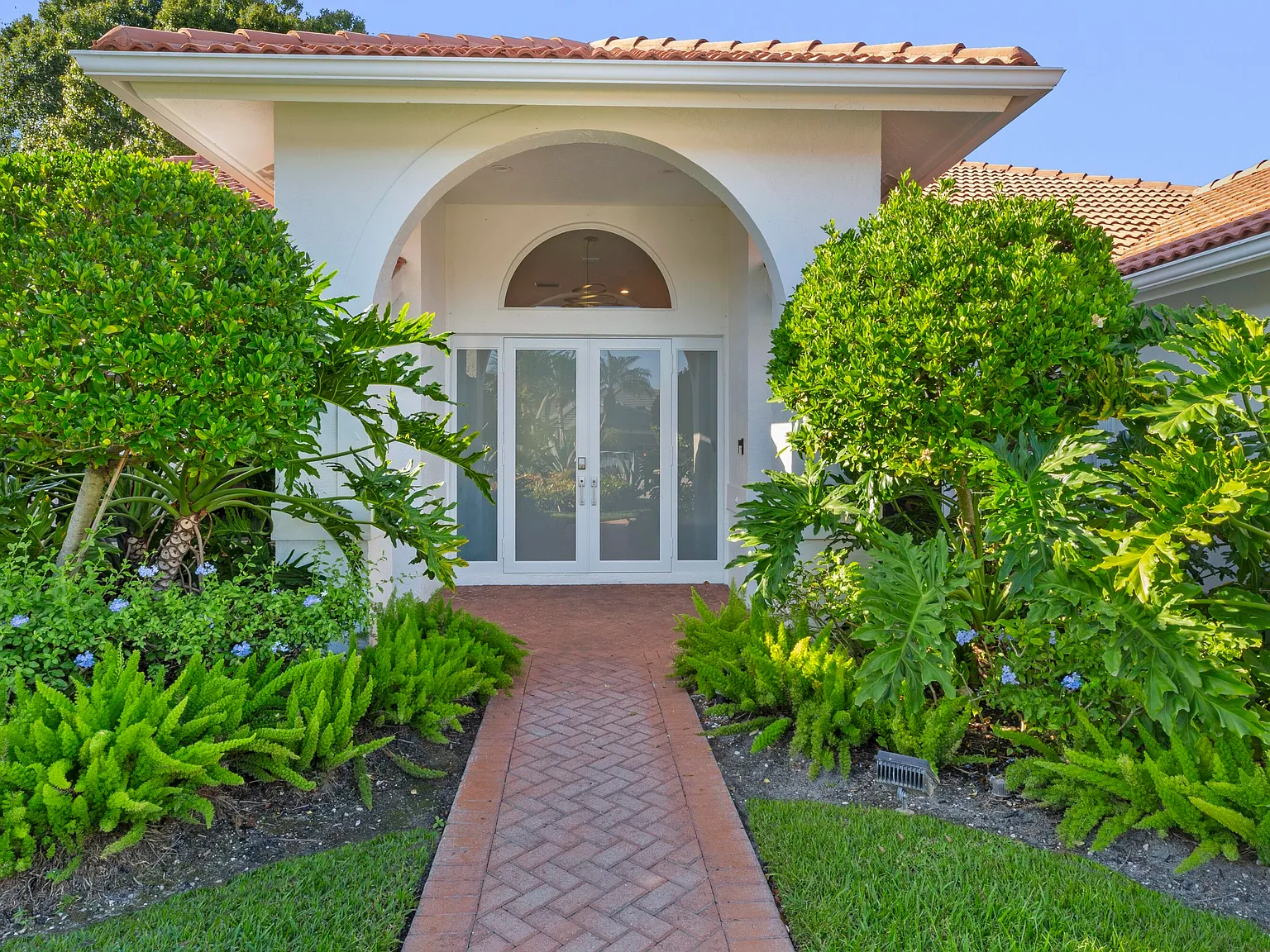 4 bed, 3.0 bath, 3010 sqft, $11,000 — Photo 3