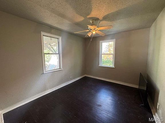 4th image of 15 N Harvey Ave